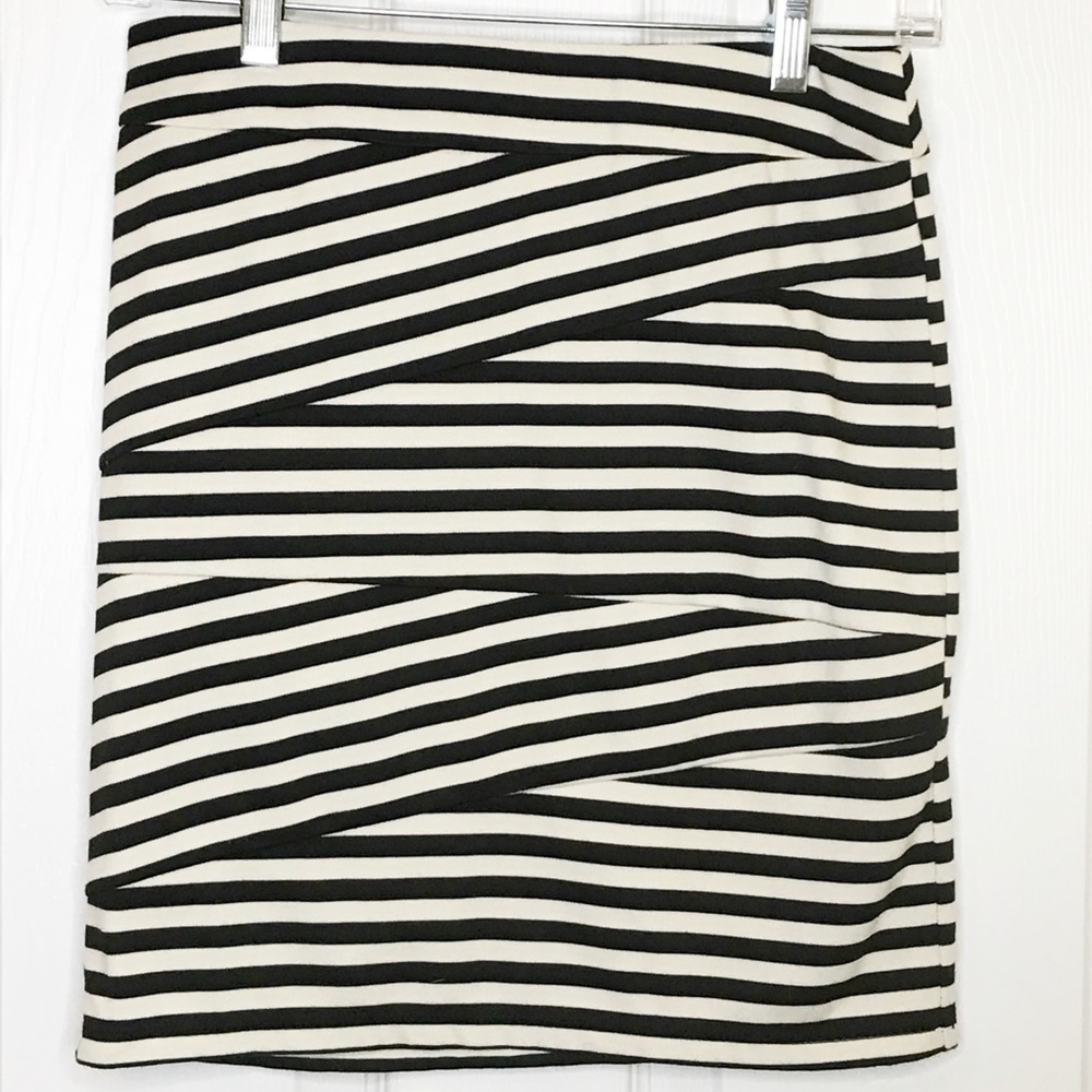 LC Lauren Conrad pencil skirt